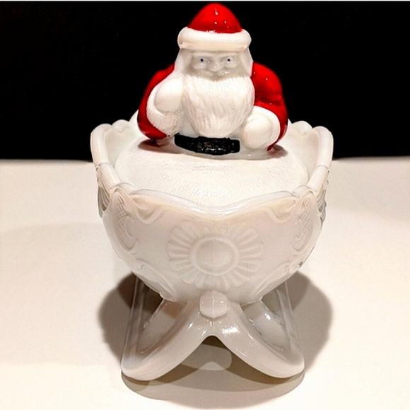***SOLD*** Vintage WESTMORELAND OPALINE MILKGLASS SANTA on SLEIGH - Picture 8 of 13
